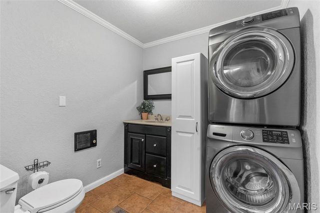 1937 N Commercial Avenue, St Clair, MO 63077