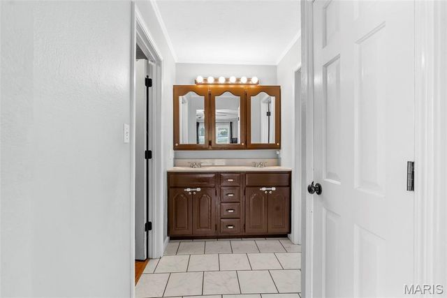 1937 N Commercial Avenue, St Clair, MO 63077