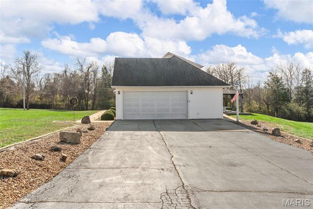 1937 N Commercial Avenue, St Clair, MO 63077