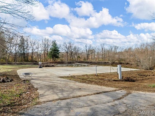 1937 N Commercial Avenue, St Clair, MO 63077