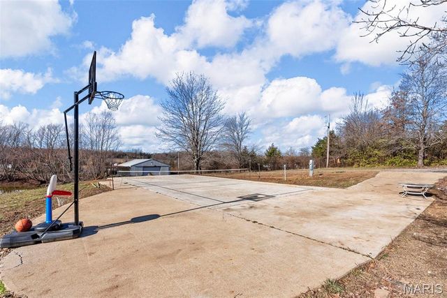 1937 N Commercial Avenue, St Clair, MO 63077