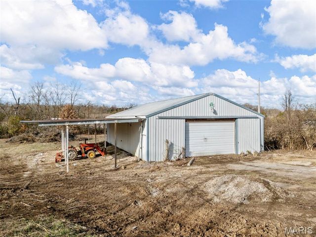 1937 N Commercial Avenue, St Clair, MO 63077
