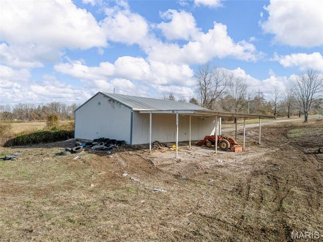 1937 N Commercial Avenue, St Clair, MO 63077