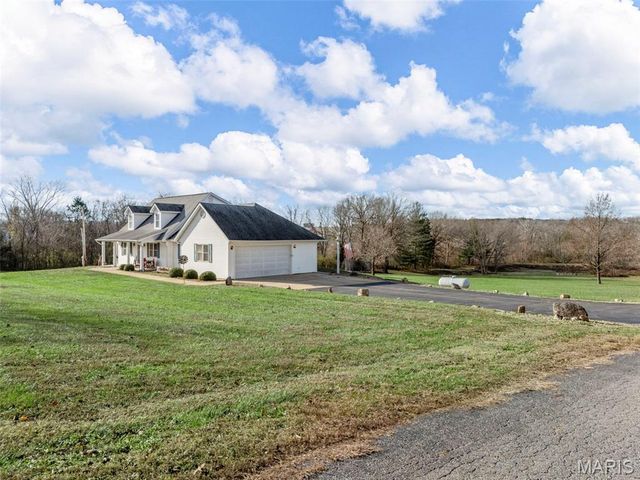 1937 N Commercial Avenue, St Clair, MO 63077