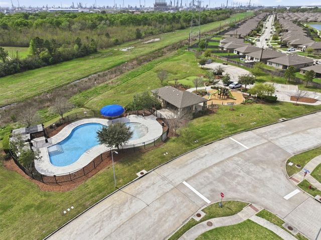 3914 Egyptian Goose Court, Baytown, TX 77521