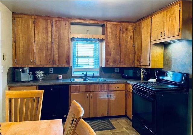 1038 W Pine Avenue, Mt Morris Twp, MI 48458