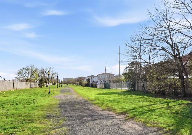 106 EAST 28TH ST, Bayonne, NJ 07002