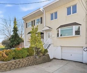 106 EAST 28TH ST, Bayonne, NJ 07002