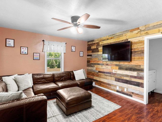 200 HAVEN LANE, Luxemburg, WI 54217