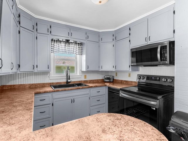 200 HAVEN LANE, Luxemburg, WI 54217