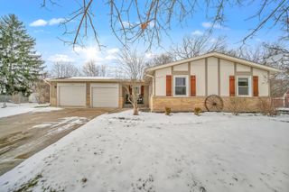 1129 N Cumberland Circle, Mchenry, IL 60050