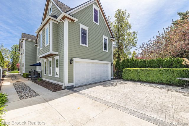 570 Pierce Street, Birmingham, MI 48009