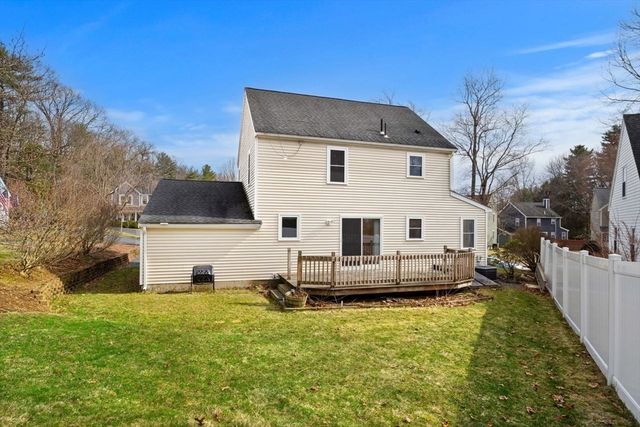 18 Blueberry Lane, Hudson, MA 01749