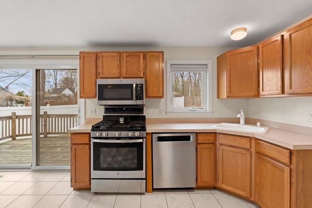 18 Blueberry Lane, Hudson, MA 01749