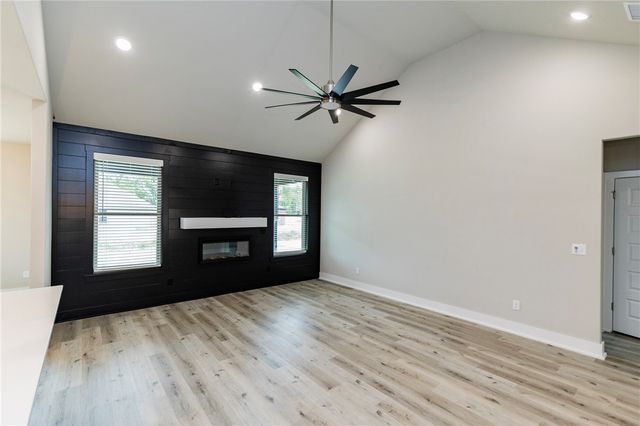 2105 N Chanae Street, Siloam Springs, AR 72761