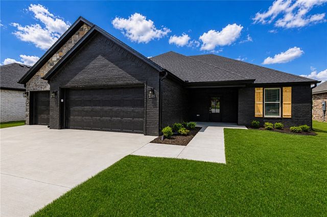 2105 N Chanae Street, Siloam Springs, AR 72761