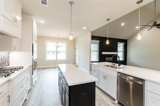 2105 N Chanae Street, Siloam Springs, AR 72761