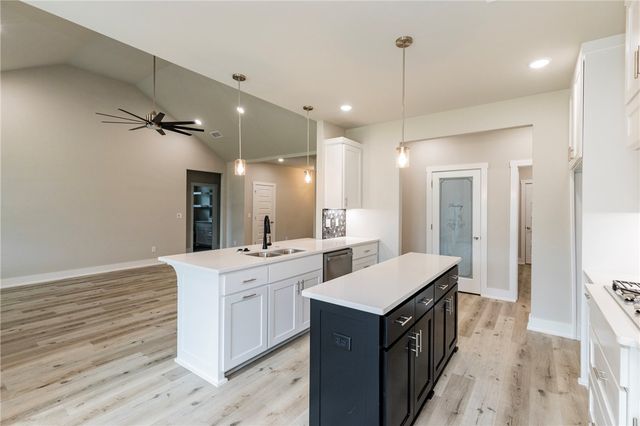2105 N Chanae Street, Siloam Springs, AR 72761