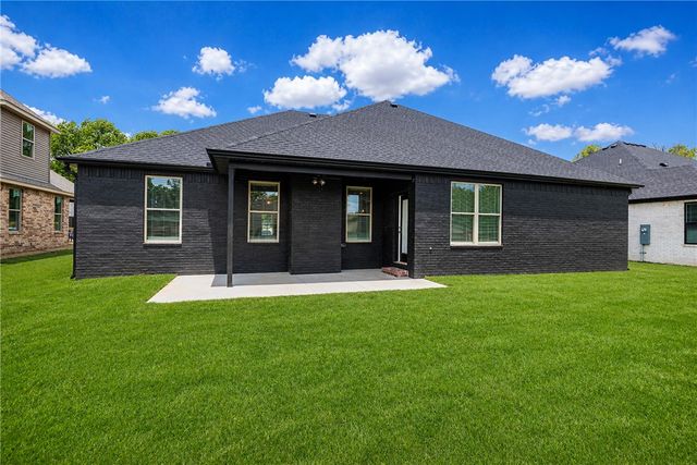 2105 N Chanae Street, Siloam Springs, AR 72761