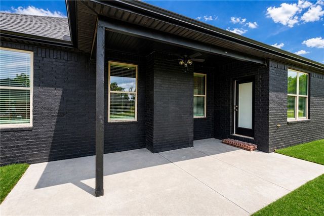 2105 N Chanae Street, Siloam Springs, AR 72761