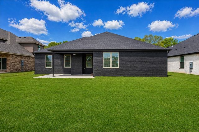 2105 N Chanae Street, Siloam Springs, AR 72761