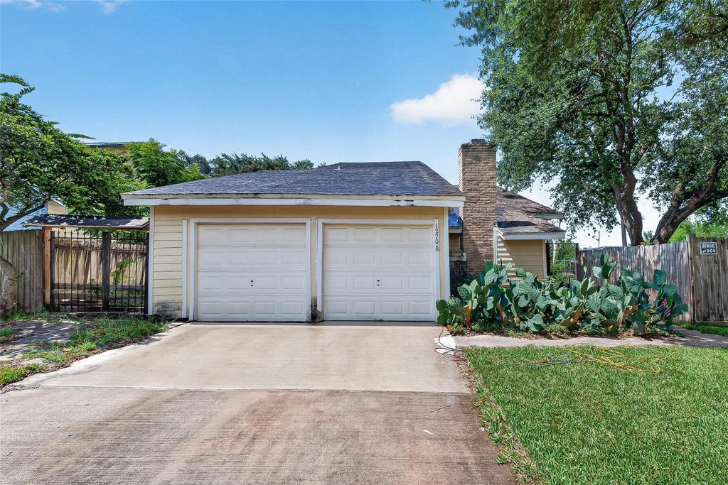 12706 Braewood Glen Lane, Houston, TX 77072
