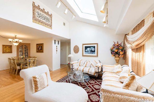 930 Balfour Street, Valley Stream, NY 11580