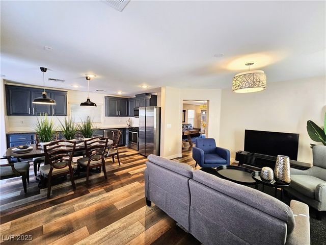 6790 Oak Mist Avenue, Las Vegas, NV 89139