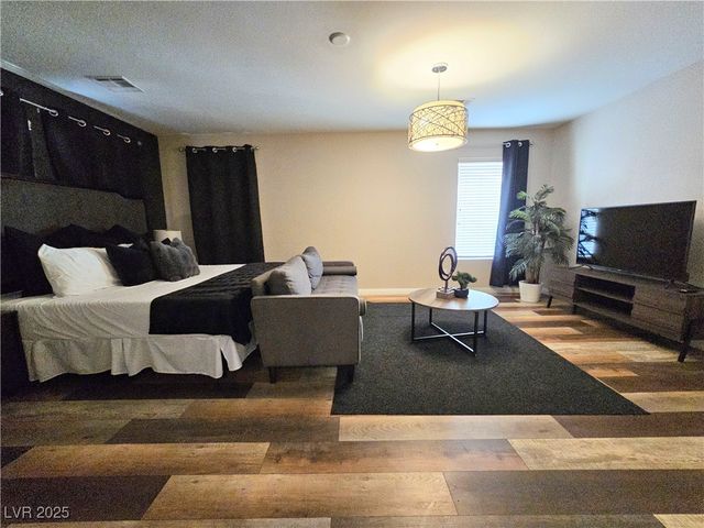 6790 Oak Mist Avenue, Las Vegas, NV 89139