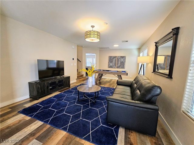 6790 Oak Mist Avenue, Las Vegas, NV 89139