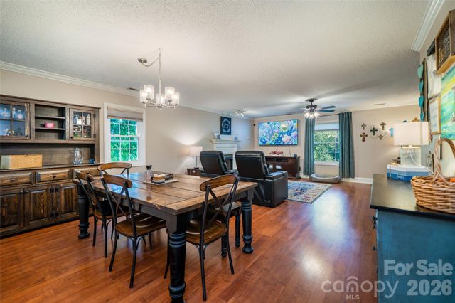18 Friendly Way, Asheville, NC 28806