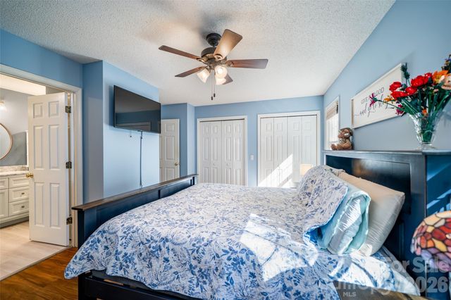 18 Friendly Way, Asheville, NC 28806
