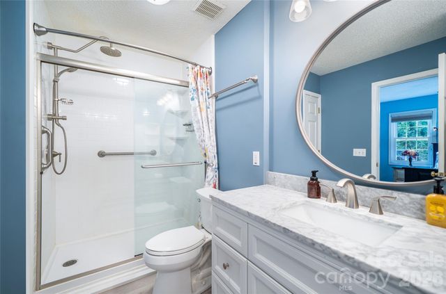 18 Friendly Way, Asheville, NC 28806