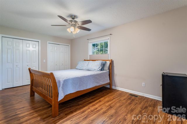 18 Friendly Way, Asheville, NC 28806