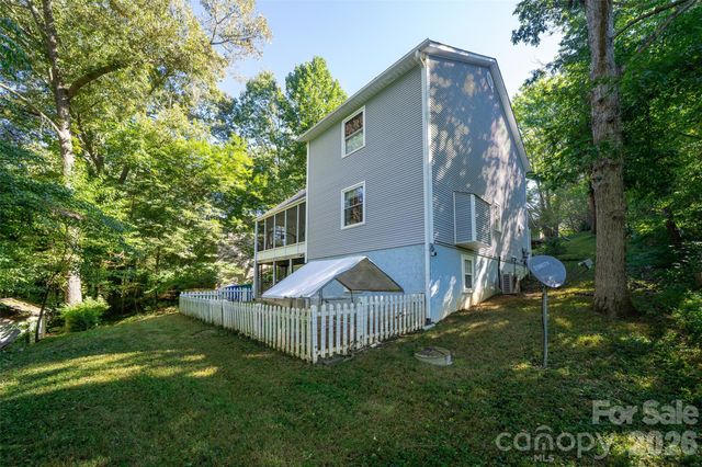 18 Friendly Way, Asheville, NC 28806