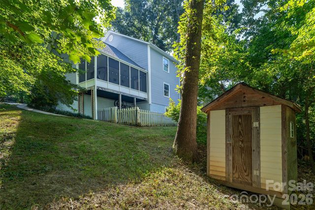 18 Friendly Way, Asheville, NC 28806