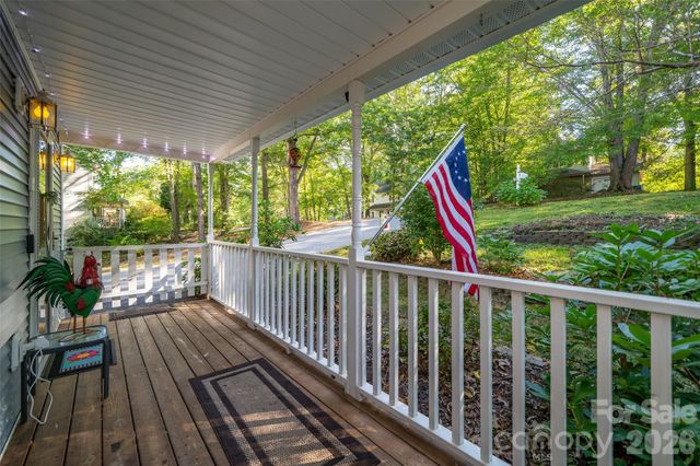 18 Friendly Way, Asheville, NC 28806