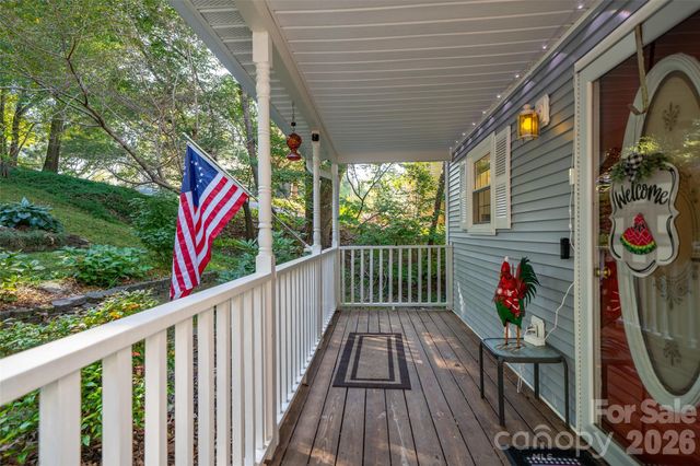 18 Friendly Way, Asheville, NC 28806