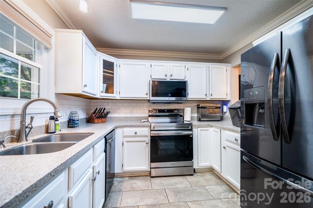 18 Friendly Way, Asheville, NC 28806