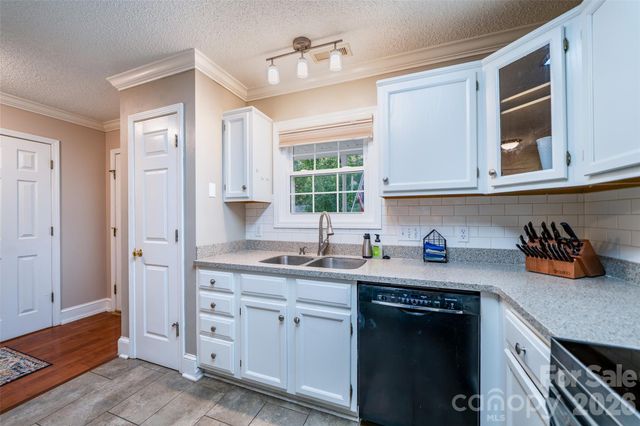 18 Friendly Way, Asheville, NC 28806