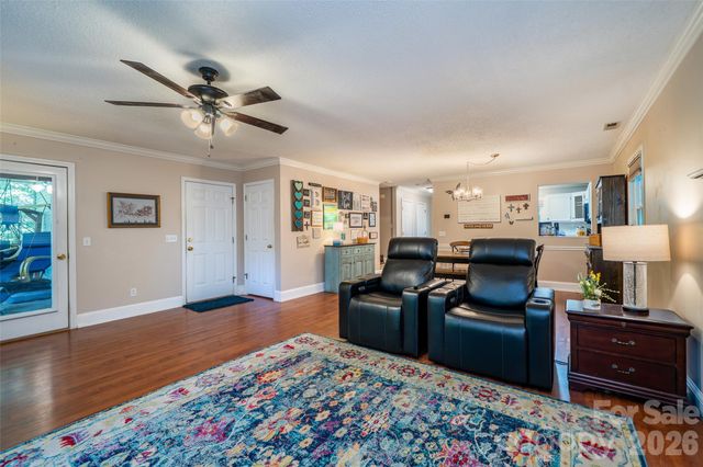 18 Friendly Way, Asheville, NC 28806