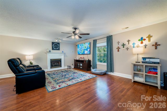 18 Friendly Way, Asheville, NC 28806
