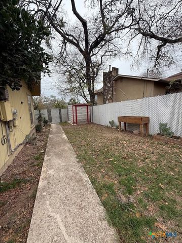 1800 Charter Oak, Canyon Lake, TX 78133