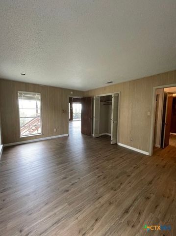 1800 Charter Oak, Canyon Lake, TX 78133