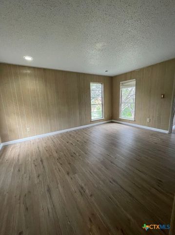 1800 Charter Oak, Canyon Lake, TX 78133