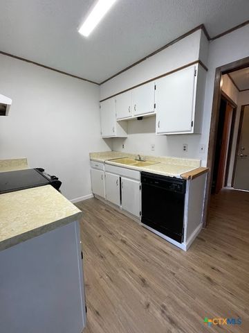 1800 Charter Oak, Canyon Lake, TX 78133