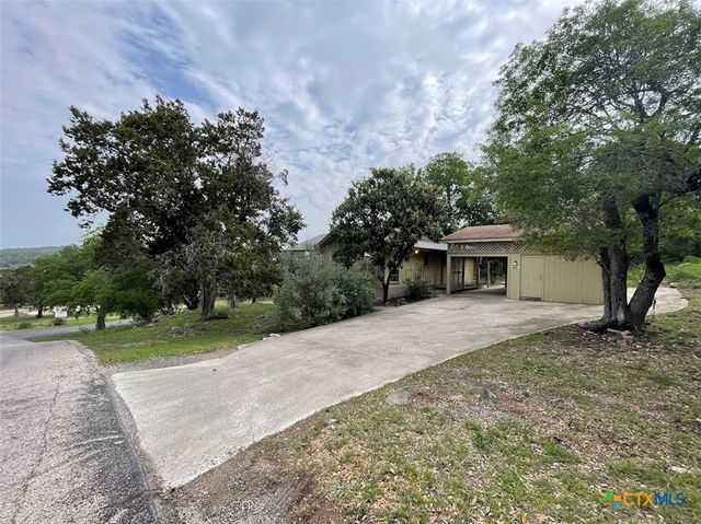 1800 Charter Oak, Canyon Lake, TX 78133