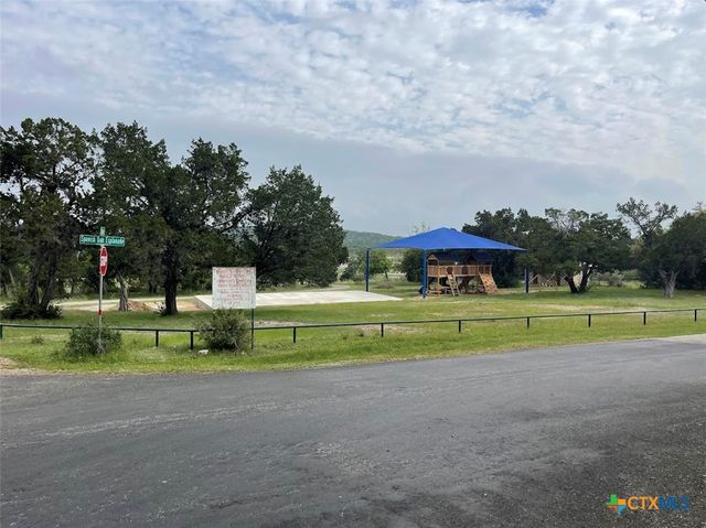 1800 Charter Oak, Canyon Lake, TX 78133