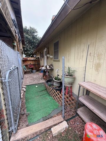 1800 Charter Oak, Canyon Lake, TX 78133