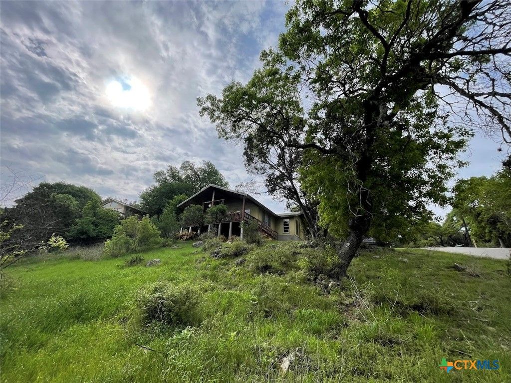 1800 Charter Oak, Canyon Lake, TX 78133